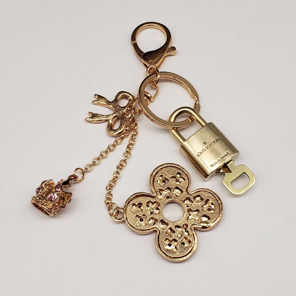 Louis Vuitton Gold Lock 🔑 Authentic LV Padlock + Bag Unbranded Flower Charm - Picture 6 of 9